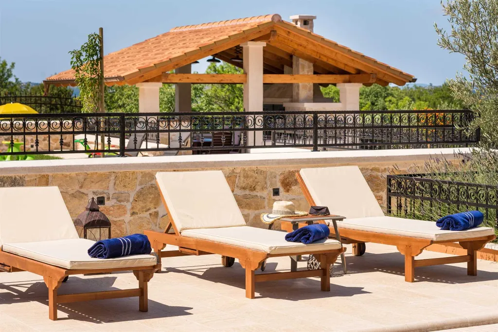 Modern Villa with Pool near Skradin