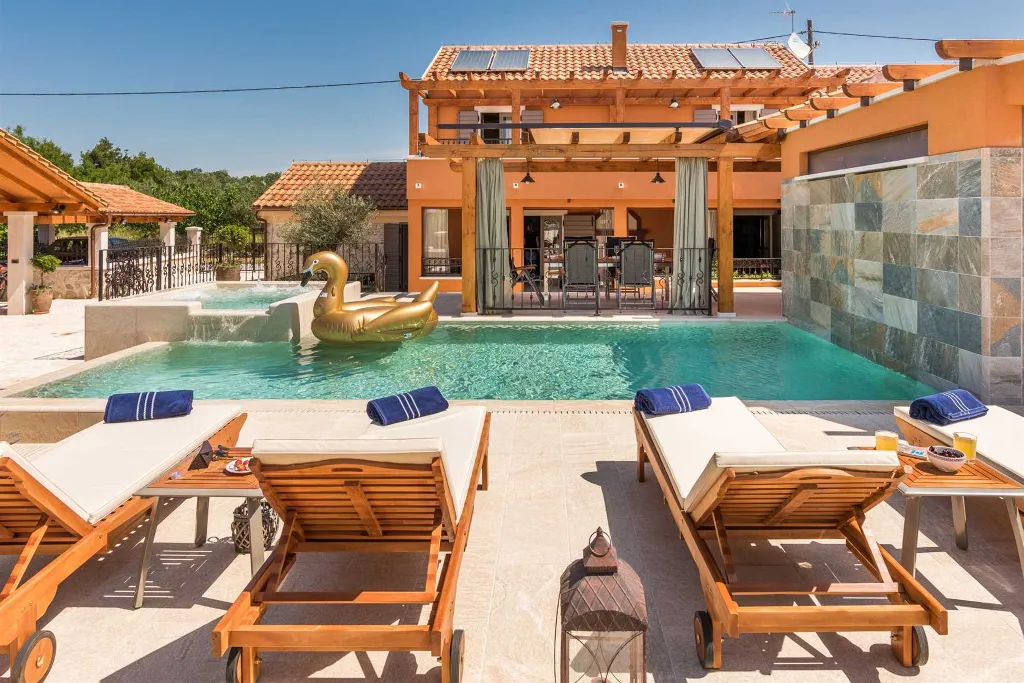 Modern Villa with Pool near Skradin