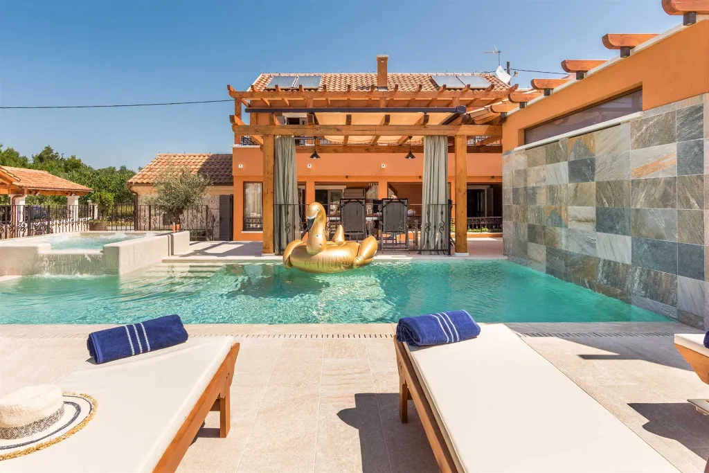 Modern Villa with Pool near Skradin