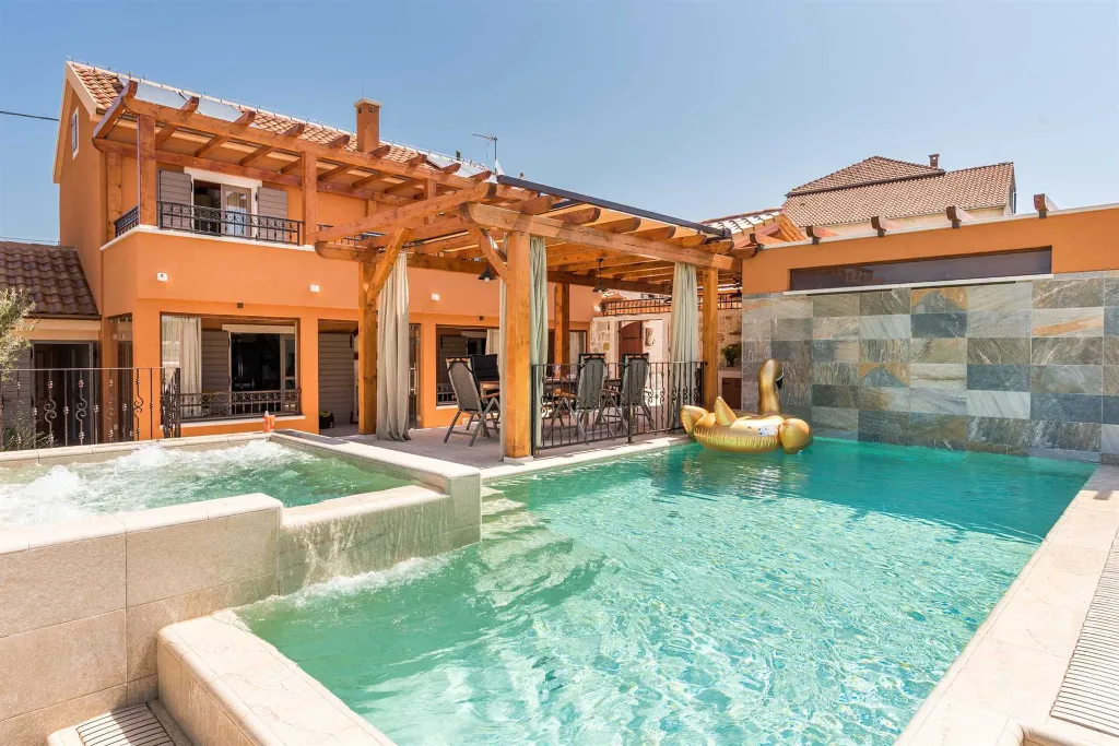 Modern Villa with Pool near Skradin