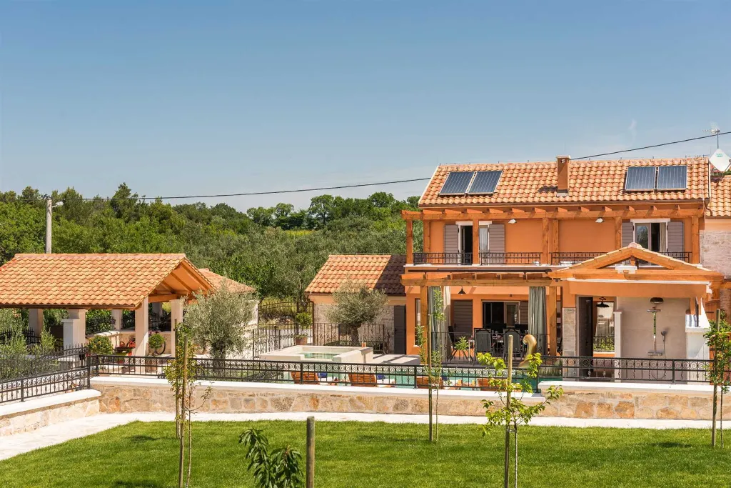 Modern Villa with Pool near Skradin