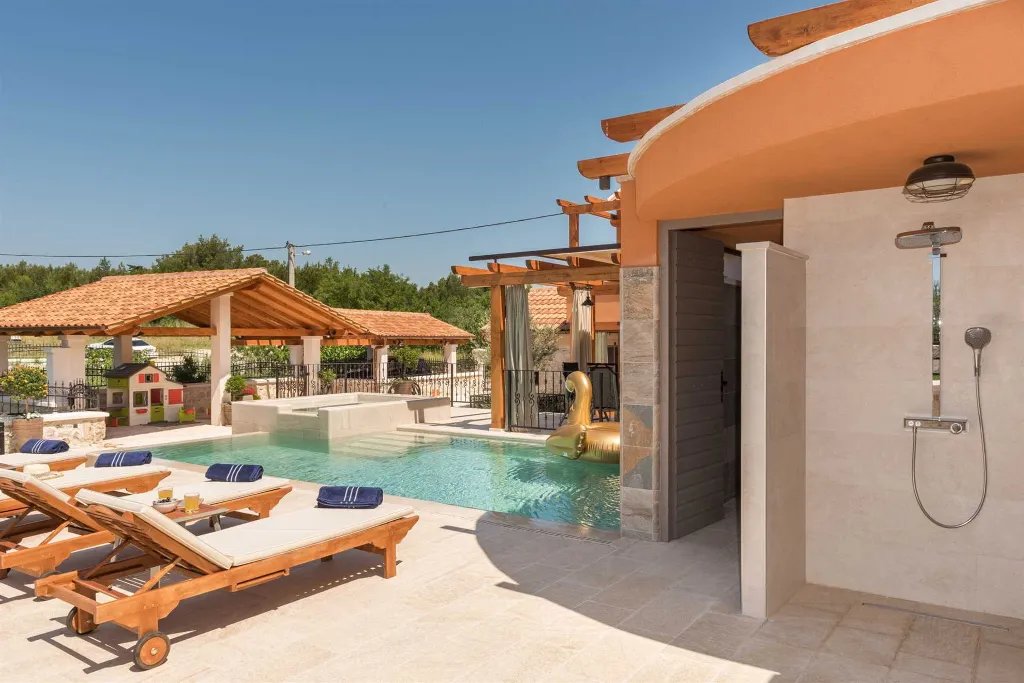 Modern Villa with Pool near Skradin