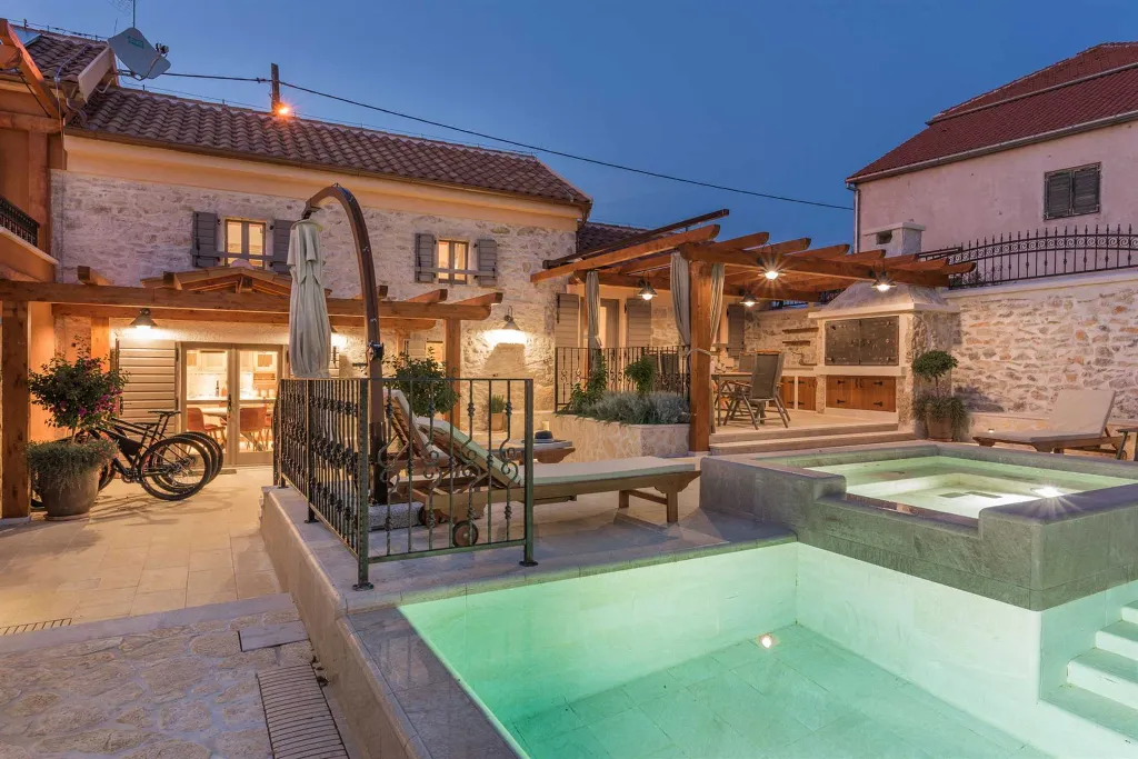 Modern Countryside Villa with Pool in Skradin