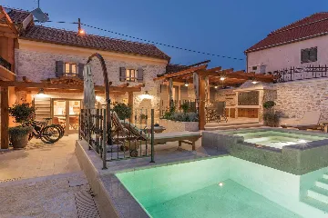 Modern Countryside Villa with Pool in Skradin