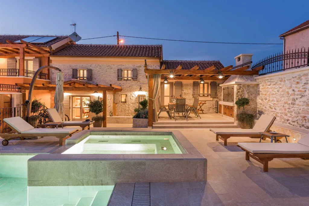 Modern Countryside Villa with Pool in Skradin
