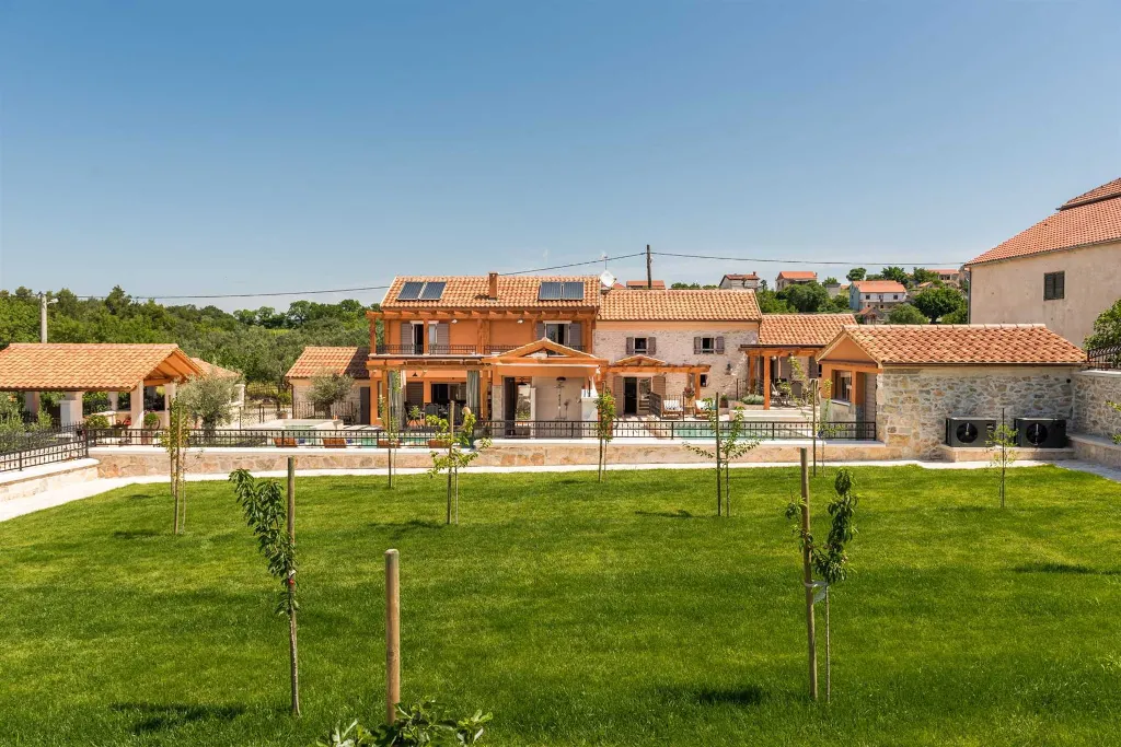 Modern Countryside Villa with Pool in Skradin