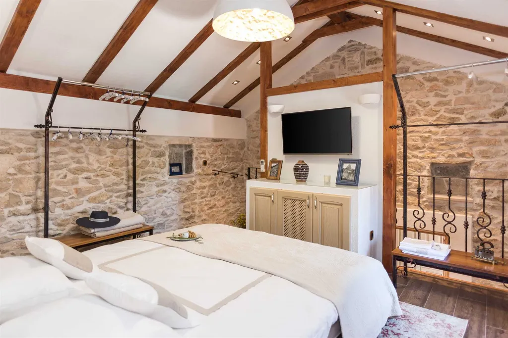 Modern Countryside Villa with Pool in Skradin