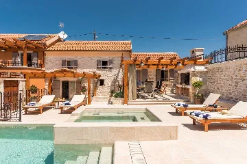 Modern Countryside Villa with Pool in Skradin