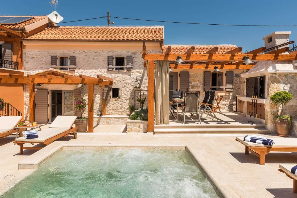 Modern Countryside Villa with Pool in Skradin