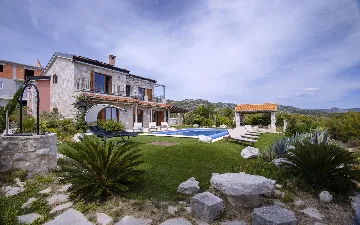 Modern Villa Retreat with Heated Pool in Hvar