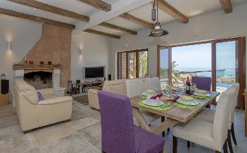 Modern Seaside Villa with Pool in Hvar