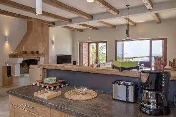 Modern Seaside Villa with Pool in Hvar