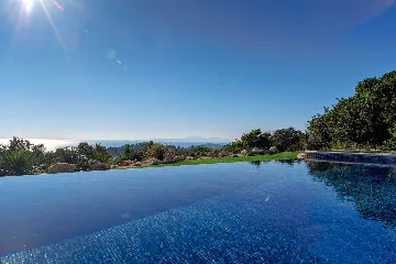 Modern Seaside Villa with Pool in Hvar