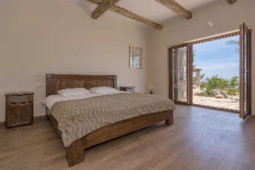 Modern Seaside Villa with Pool in Hvar