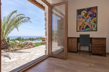 Modern Seaside Villa with Pool in Hvar