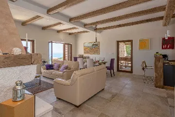 Modern Seaside Villa with Pool in Hvar