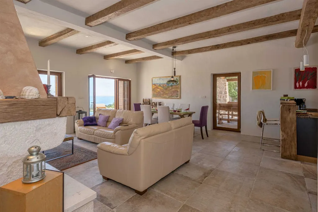Modern Seaside Villa with Pool in Hvar