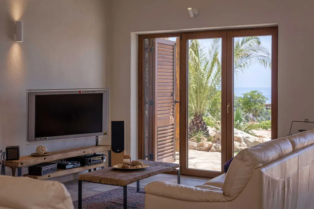 Modern Seaside Villa with Pool in Hvar