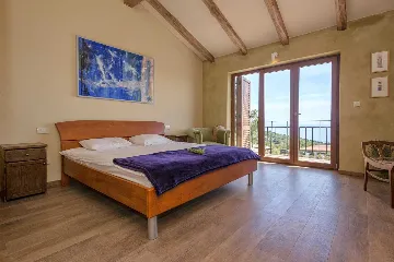 Modern Seaside Villa with Pool in Hvar