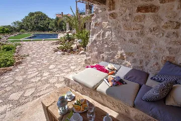 Modern Seaside Villa with Pool in Hvar