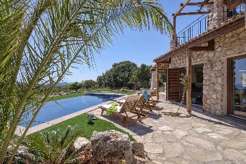 Modern Seaside Villa with Pool in Hvar