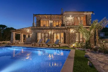 Modern Seaside Villa with Pool in Hvar