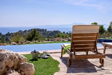 Modern Seaside Villa with Pool in Hvar