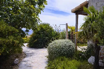 Modern Seaside Villa with Pool in Hvar