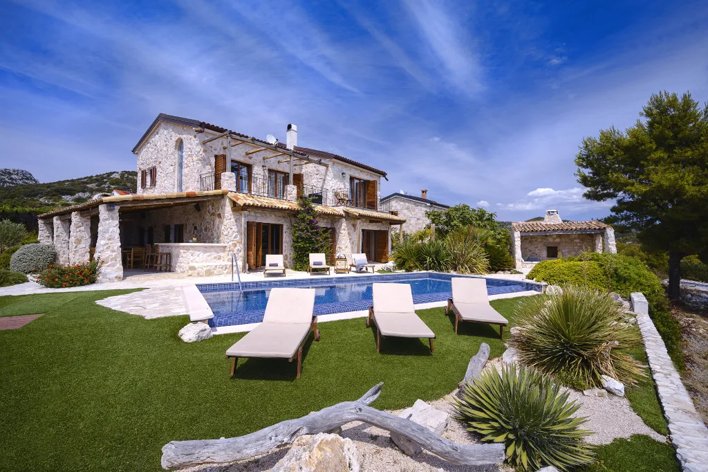 Modern Seaside Villa with Pool in Hvar