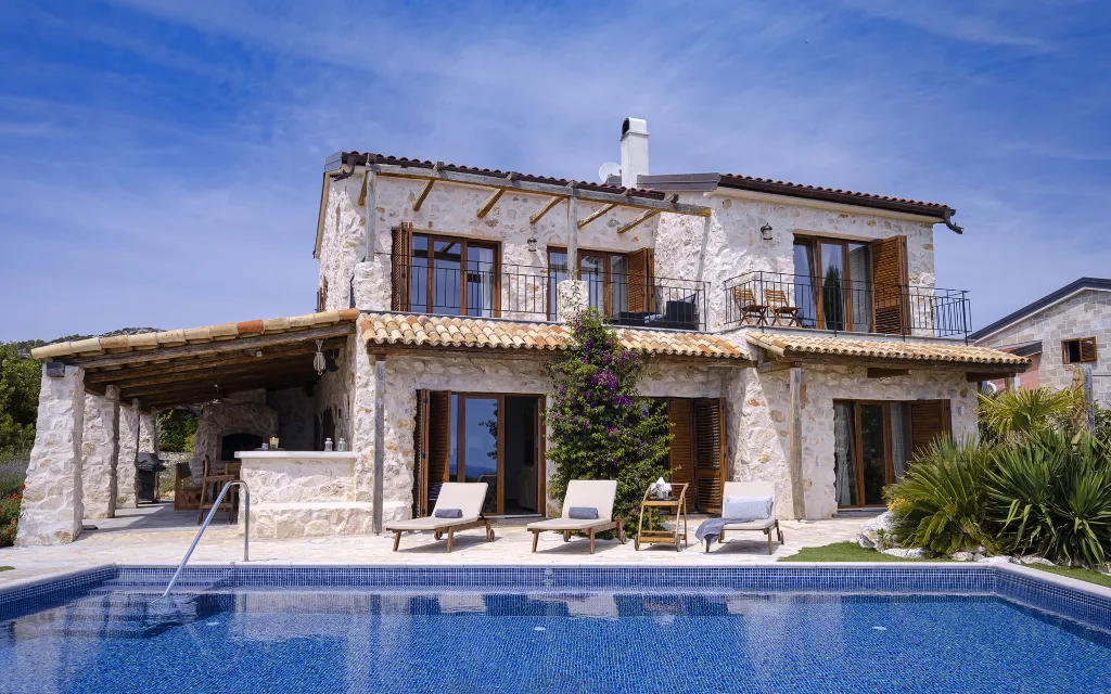 Modern Seaside Villa with Pool in Hvar
