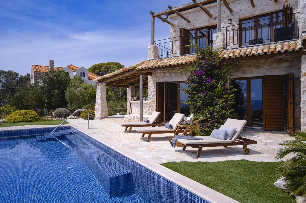 Modern Seaside Villa with Pool in Hvar