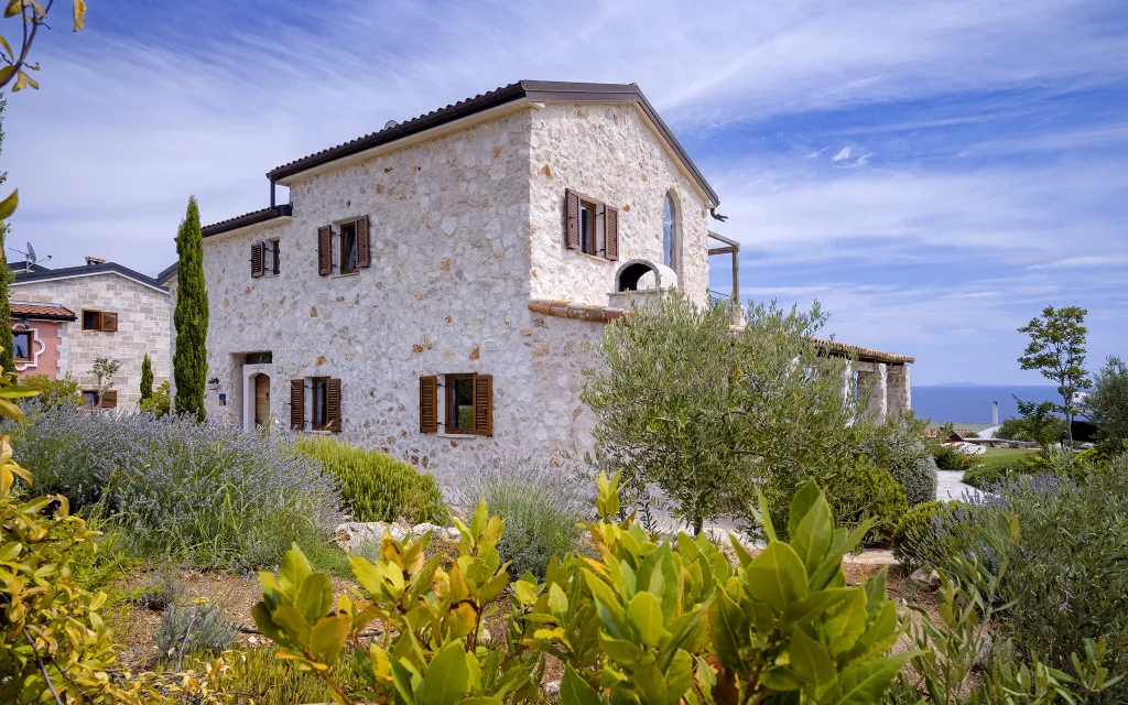Modern Seaside Villa with Pool in Hvar