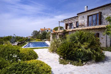 Modern Seaside Villa with Pool in Hvar