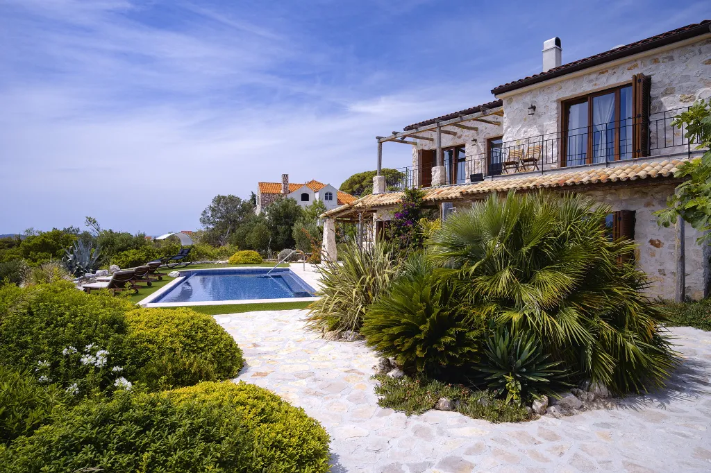 Modern Seaside Villa with Pool in Hvar