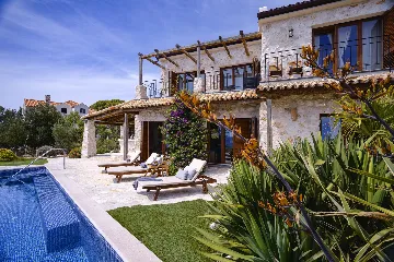 Modern Seaside Villa with Pool in Hvar