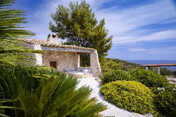 Modern Seaside Villa with Pool in Hvar