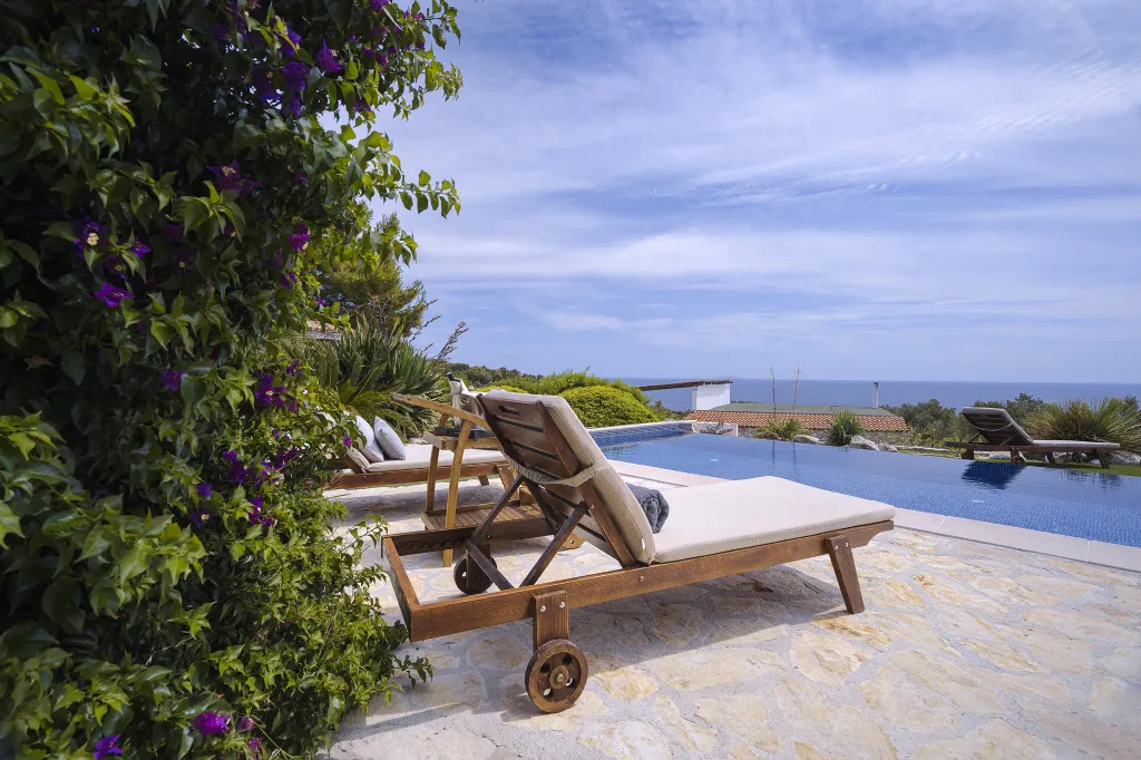 Modern Seaside Villa with Pool in Hvar