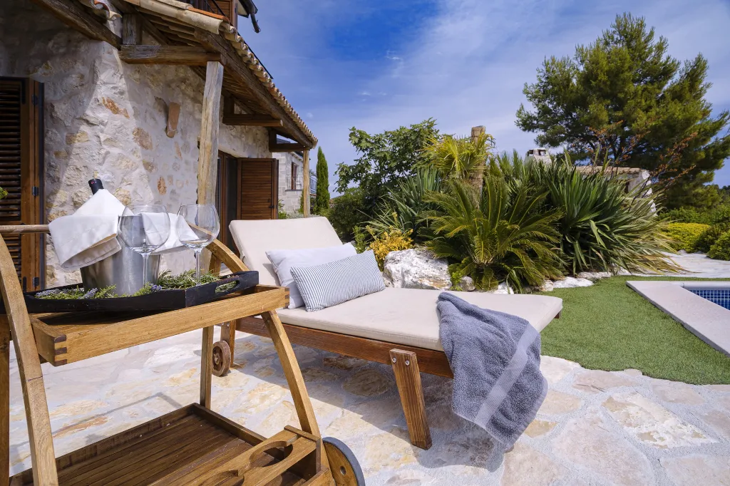 Modern Seaside Villa with Pool in Hvar