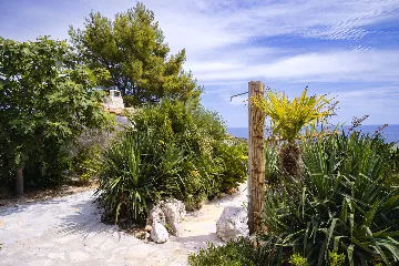 Modern Seaside Villa with Pool in Hvar