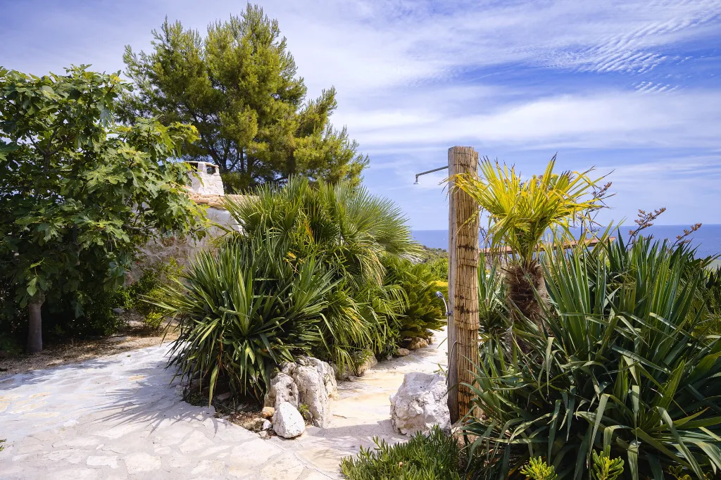 Modern Seaside Villa with Pool in Hvar
