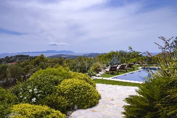 Modern Seaside Villa with Pool in Hvar