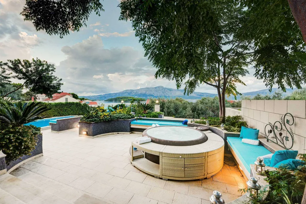 Spacious Seaside Villa with Pool in Lumbarda