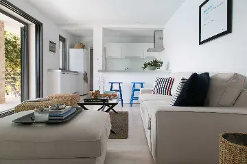 Contemporary Seaside Villa with Heated Pool Žrnovo