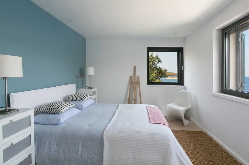 Contemporary Seaside Villa with Heated Pool Žrnovo