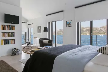 Contemporary Seaside Villa with Heated Pool Žrnovo