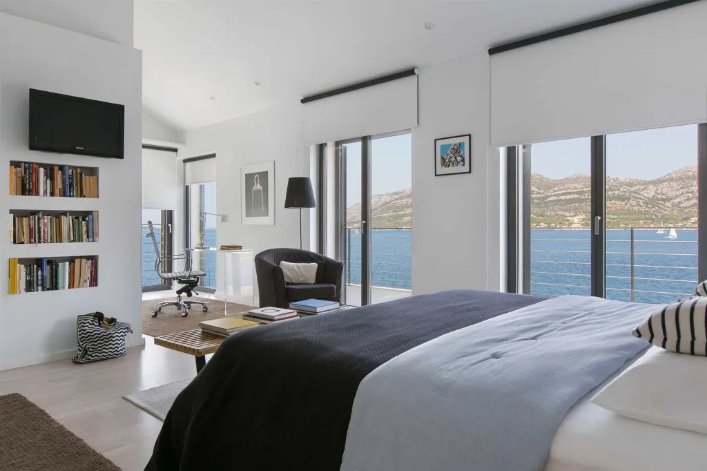 Contemporary Seaside Villa with Heated Pool Žrnovo