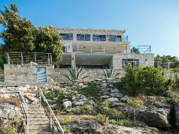 Contemporary Seaside Villa with Heated Pool Žrnovo