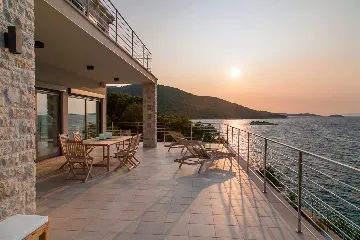 Contemporary Seaside Villa with Heated Pool Žrnovo