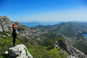 Contemporary Seaside Villa with Heated Pool Žrnovo