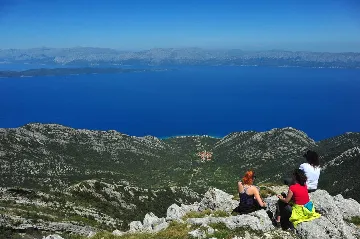 Contemporary Seaside Villa with Heated Pool Žrnovo